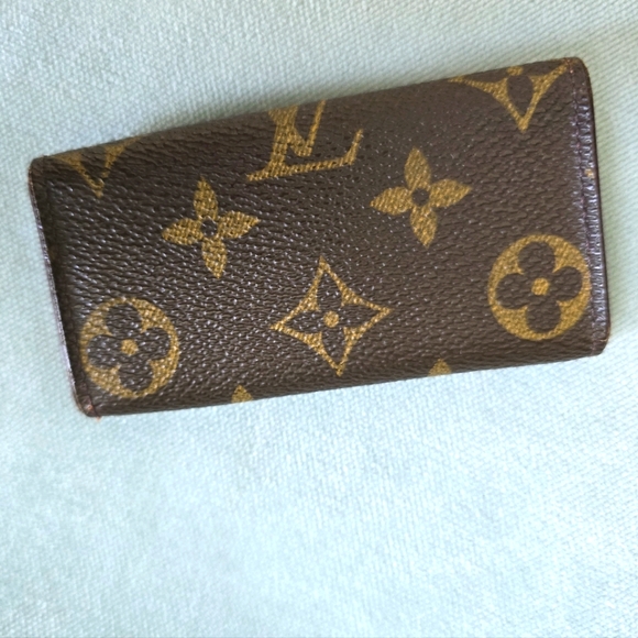 Louis Vuitton Monogram 4 Key Holder, EUC - Picture 2 of 9
